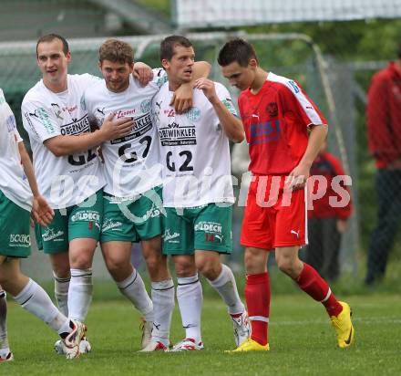 Fussball. Kaerntner Liga. FC Oberwinkler Lendorf gegen SV Spittal/Drau. Torjuebl Christoph Morgenstern, Martin Morgenstern (Lendorf). Lendorf, 30.5.2010.
Foto: Kuess
---
pressefotos, pressefotografie, kuess, qs, qspictures, sport, bild, bilder, bilddatenbank