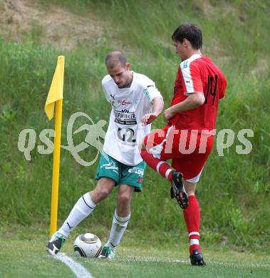 Fussball. Kaerntner Liga. FC Oberwinkler Lendorf gegen SV Spittal/Drau. Markus Morgenstern (Lendorf), Zeljko Simic (Spittal). Lendorf, 30.5.2010.
Foto: Kuess
---
pressefotos, pressefotografie, kuess, qs, qspictures, sport, bild, bilder, bilddatenbank