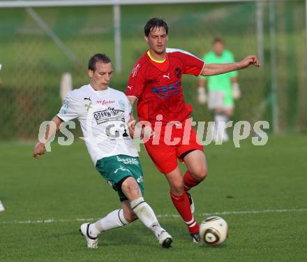 Fussball. Kaerntner Liga. FC Oberwinkler Lendorf gegen SV Spittal/Drau. Martin Nagy (Lendorf), Zeljko Simic (Spittal). Lendorf, 30.5.2010.
Foto: Kuess
---
pressefotos, pressefotografie, kuess, qs, qspictures, sport, bild, bilder, bilddatenbank