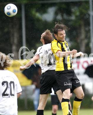 Fussball. Unterliga Ost. Eberndorfer AC gegen SV Raika GRIFFEN Rast. Vidovic Samo (Eberndorf), Pruntsch Franz (Griffen). Eberndorf, 29.5.2010.
Foto: Kuess
---
pressefotos, pressefotografie, kuess, qs, qspictures, sport, bild, bilder, bilddatenbank