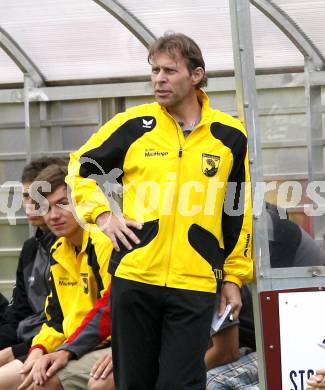 Fussball. Unterliga Ost. Eberndorfer AC gegen SV Raika GRIFFEN Rast. Trainer Franz POLANZ (Griffen). Eberndorf, 29.5.2010.
Foto: Kuess
---
pressefotos, pressefotografie, kuess, qs, qspictures, sport, bild, bilder, bilddatenbank