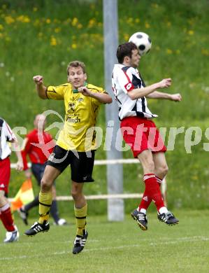 Fussball. Unterliga West. Magdalener SC gegen ESV Admira Villach.  Prettenthaler Manuel  (Magdalen), Stattmann Christoph (Admira). Villach, 13.5.2010.
Foto: Kuess
---
pressefotos, pressefotografie, kuess, qs, qspictures, sport, bild, bilder, bilddatenbank