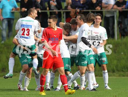 Fussball. Kaerntner Liga. FC Oberwinkler Lendorf gegen SV Spittal/Drau. Torjubel (Lendorf). Lendorf, 30.5.2010.
Foto: Kuess
---
pressefotos, pressefotografie, kuess, qs, qspictures, sport, bild, bilder, bilddatenbank