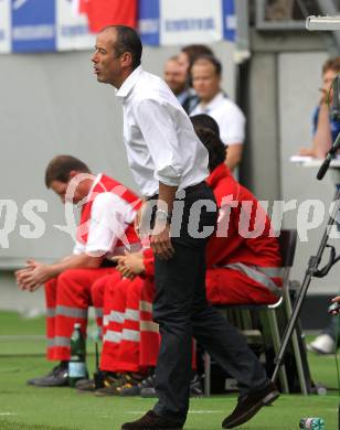 Fussball Laenderspiel. Testspiel Kamerun gegen Slowakei.  Trainer Paul Le Guen (Kamerun). Klagenfurt, am 29.5.2010.
Foto: Kuess

---
pressefotos, pressefotografie, kuess, qs, qspictures, sport, bild, bilder, bilddatenbank