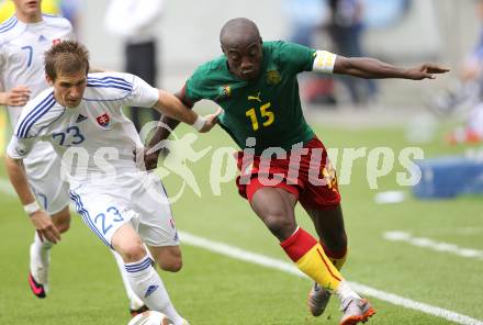 Fussball Laenderspiel. Testspiel Kamerun gegen Slowakei.  Achille Webo (Kamerun), Peter Pekarik  (Slowakei). Klagenfurt, am 29.5.2010.
Foto: Kuess

---
pressefotos, pressefotografie, kuess, qs, qspictures, sport, bild, bilder, bilddatenbank