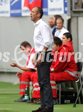 Fussball Laenderspiel. Testspiel Kamerun gegen Slowakei.  Trainer Paul Le Guen (Kamerun). Klagenfurt, am 29.5.2010.
Foto: Kuess

---
pressefotos, pressefotografie, kuess, qs, qspictures, sport, bild, bilder, bilddatenbank