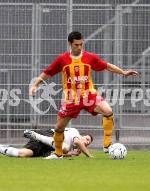 Fussball. Kaerntner Liga. SK Austria Kelag Kaernten 1b gegen ATSV Wolfsberg. Huebl Frank (Austria Kaernten), Curic Denis (Wolfsberg). Klagenfurt, 2.6.2010.
Foto: Kuess 
---
pressefotos, pressefotografie, kuess, qs, qspictures, sport, bild, bilder, bilddatenbank