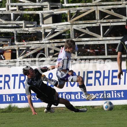 Fussball Regionalliga. SAK gegen DSV Leoben. Martin Trattnig (SAK), Kevin Thonhofer (Leoben). Klagenfurt, am 4.6.2010.
Foto: Kuess
---
pressefotos, pressefotografie, kuess, qs, qspictures, sport, bild, bilder, bilddatenbank