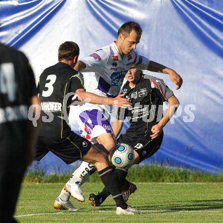 Fussball Regionalliga. SAK gegen DSV Leoben. Goran Jolic (SAK), Kevin Thonhofer, Martin Petkov (Leoben). Klagenfurt, am 4.6.2010.
Foto: Kuess
---
pressefotos, pressefotografie, kuess, qs, qspictures, sport, bild, bilder, bilddatenbank