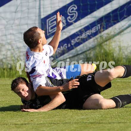 Fussball Regionalliga. SAK gegen DSV Leoben. Christian Dlopst (SAK), Juergen Trummer (Leoben). Klagenfurt, am 4.6.2010.
Foto: Kuess
---
pressefotos, pressefotografie, kuess, qs, qspictures, sport, bild, bilder, bilddatenbank