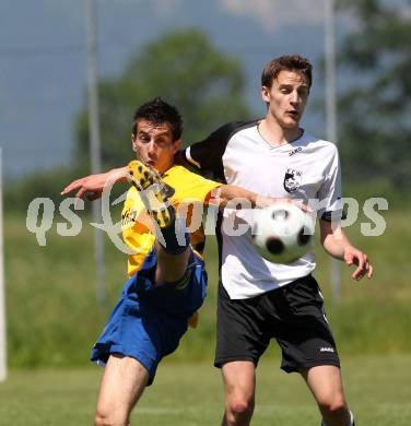 Fussball Kaerntner Liga. SV ASKOE Sittersdorf gegen FC Welzenegg. Samir Nuhanovic (Sittersdorf), Mario Hutter (Welzenegg). Sittersdorf, am 6.6.2010.
Foto: Kuess
---
pressefotos, pressefotografie, kuess, qs, qspictures, sport, bild, bilder, bilddatenbank