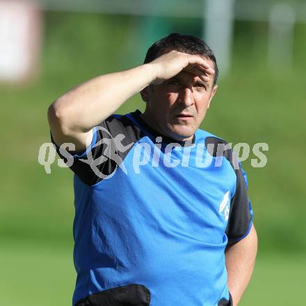 Fussball Unterliga West. SG Drautal gegen SC Hermagor. Trainer Suvad Rovcanin (Drautal). Feistritz/Drau, am 5.6.2010.
Foto: Kuess
---
pressefotos, pressefotografie, kuess, qs, qspictures, sport, bild, bilder, bilddatenbank