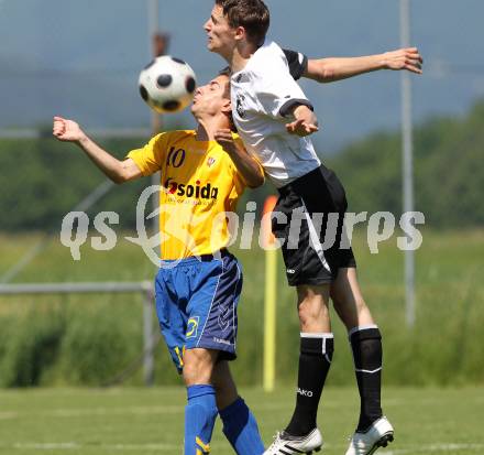 Fussball Kaerntner Liga. SV ASKOE Sittersdorf gegen FC Welzenegg. Samir Nuhanovic (Sittersdorf), Mario Hutter (Welzenegg). Sittersdorf, am 6.6.2010.
Foto: Kuess
---
pressefotos, pressefotografie, kuess, qs, qspictures, sport, bild, bilder, bilddatenbank