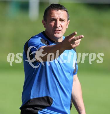 Fussball Unterliga West. SG Drautal gegen SC Hermagor. Trainer Suvad Rovcanin (Drautal). Feistritz/Drau, am 5.6.2010.
Foto: Kuess
---
pressefotos, pressefotografie, kuess, qs, qspictures, sport, bild, bilder, bilddatenbank