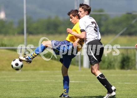 Fussball Kaerntner Liga. SV ASKOE Sittersdorf gegen FC Welzenegg. Samir Nuhanovic (Sittersdorf), Mario Hutter (Welzenegg). Sittersdorf, am 6.6.2010.
Foto: Kuess
---
pressefotos, pressefotografie, kuess, qs, qspictures, sport, bild, bilder, bilddatenbank