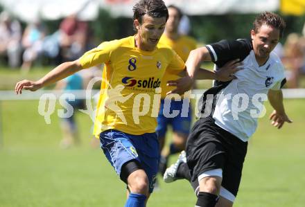 Fussball Kaerntner Liga. SV ASKOE Sittersdorf gegen FC Welzenegg. Salih Alic (Sittersdorf), Stefan Dollinger (Welzenegg). Sittersdorf, am 6.6.2010.
Foto: Kuess
---
pressefotos, pressefotografie, kuess, qs, qspictures, sport, bild, bilder, bilddatenbank