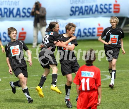 Fussball. Schuelerliga. Finale. BG Lerchenfeld gegen SHS Spittal.  Gmuend, 1.6.2010.
Foto: Kuess
---
pressefotos, pressefotografie, kuess, qs, qspictures, sport, bild, bilder, bilddatenbank