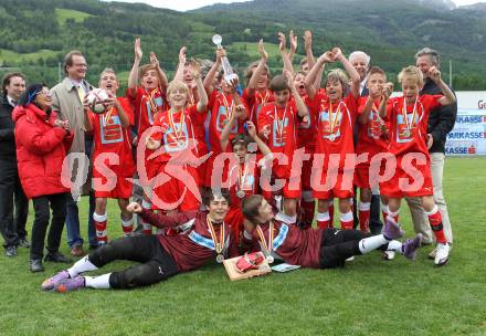 Fussball. Schuelerliga. Finale. BG Lerchenfeld gegen SHS Spittal.  Jubel Sieger Lerchenfeld. Gmuend, 1.6.2010.
Foto: Kuess
---
pressefotos, pressefotografie, kuess, qs, qspictures, sport, bild, bilder, bilddatenbank