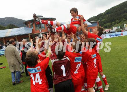 Fussball. Schuelerliga. Finale. BG Lerchenfeld gegen SHS Spittal.  Jubel Sieger Lerchenfeld. Gmuend, 1.6.2010.
Foto: Kuess
---
pressefotos, pressefotografie, kuess, qs, qspictures, sport, bild, bilder, bilddatenbank