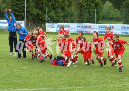 Fussball. Schuelerliga. Finale. BG Lerchenfeld gegen SHS Spittal.  Jubel Sieger Lerchenfeld. Gmuend, 1.6.2010.
Foto: Kuess
---
pressefotos, pressefotografie, kuess, qs, qspictures, sport, bild, bilder, bilddatenbank