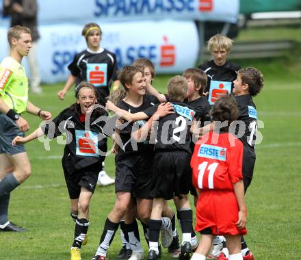 Fussball. Schuelerliga. Finale. BG Lerchenfeld gegen SHS Spittal.  Gmuend, 1.6.2010.
Foto: Kuess
---
pressefotos, pressefotografie, kuess, qs, qspictures, sport, bild, bilder, bilddatenbank