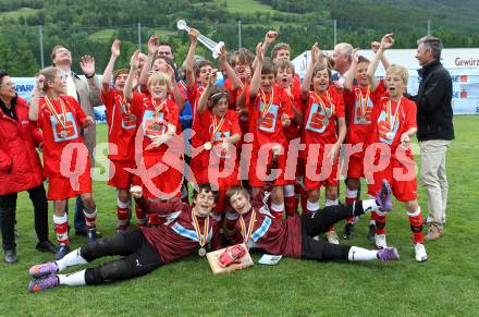 Fussball. Schuelerliga. Finale. BG Lerchenfeld gegen SHS Spittal.  Jubel Sieger Lerchenfeld. Gmuend, 1.6.2010.
Foto: Kuess
---
pressefotos, pressefotografie, kuess, qs, qspictures, sport, bild, bilder, bilddatenbank