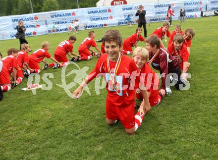 Fussball. Schuelerliga. Finale. BG Lerchenfeld gegen SHS Spittal.  Jubel Sieger Lerchenfeld. Gmuend, 1.6.2010.
Foto: Kuess
---
pressefotos, pressefotografie, kuess, qs, qspictures, sport, bild, bilder, bilddatenbank