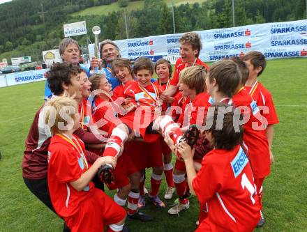 Fussball. Schuelerliga. Finale. BG Lerchenfeld gegen SHS Spittal.  Jubel Sieger Lerchenfeld. Gmuend, 1.6.2010.
Foto: Kuess
---
pressefotos, pressefotografie, kuess, qs, qspictures, sport, bild, bilder, bilddatenbank