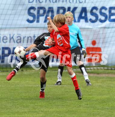 Fussball. Schuelerliga. Finale. BG Lerchenfeld gegen SHS Spittal. Gmuend, 1.6.2010.
Foto: Kuess
---
pressefotos, pressefotografie, kuess, qs, qspictures, sport, bild, bilder, bilddatenbank