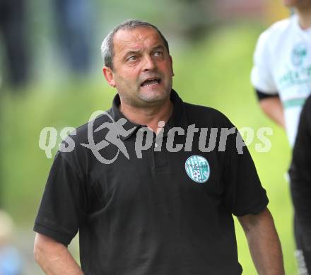 Fussball. Kaerntner Liga. FC Oberwinkler Lendorf gegen SV Spittal/Drau. Trainer Alois Morgenstern (Lendorf). Lendorf, 30.5.2010.
Foto: Kuess
---
pressefotos, pressefotografie, kuess, qs, qspictures, sport, bild, bilder, bilddatenbank