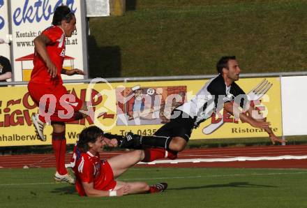 Fussball Regionalliga. Relegationsspiel. WAC/St. Andrae gegen Parndorf. Marco Reich (WAC), Christoph Jank (Parndorf). Wolfsberg am 12.6.2010
Foto: Kuess
---
pressefotos, pressefotografie, kuess, qs, qspictures, sport, bild, bilder, bilddatenbank