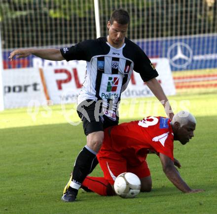 Fussball Regionalliga. Relegationsspiel. WAC/St. Andrae gegen Parndorf. Thomas Pirker (WAC), Severiano Alves Jailson (Parndorf). Wolfsberg am 12.6.2010
Foto: Kuess
---
pressefotos, pressefotografie, kuess, qs, qspictures, sport, bild, bilder, bilddatenbank