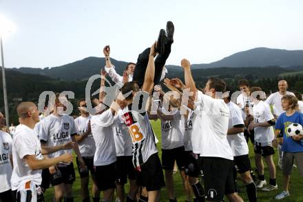 Fussball Regionalliga. Relegationsspiel. WAC/St. Andrae gegen Parndorf. Jubel WAC. Wolfsberg am 12.6.2010
Foto: Kuess
---
pressefotos, pressefotografie, kuess, qs, qspictures, sport, bild, bilder, bilddatenbank