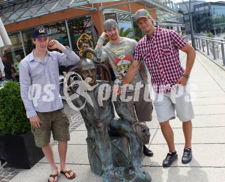 Eishockey. Bundesliga. NHL. Michael Raffl, Michael Grabner, Thomas Raffl. Villach, am 11.6.2010.
Foto: Kuess
---
pressefotos, pressefotografie, kuess, qs, qspictures, sport, bild, bilder, bilddatenbank