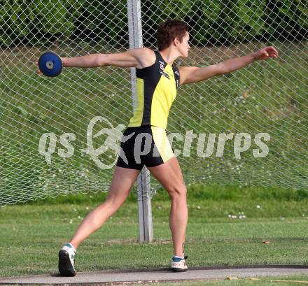 Leichtathletik. Kaerntner Meisterschaften. Diskus. Veronika Watzek. Wolfsberg, am 11.6.2010.
Foto: Kuess
---
pressefotos, pressefotografie, kuess, qs, qspictures, sport, bild, bilder, bilddatenbank