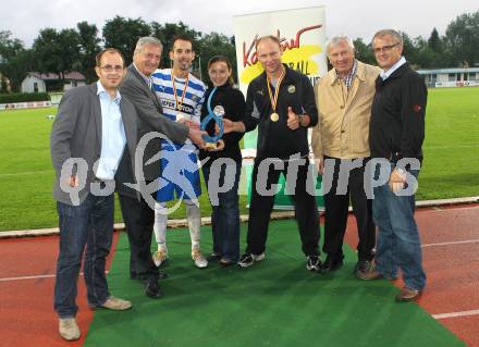 Fussball. KFV Cup. VSV gegen SG Drautal. Martin Figge, Praesident KFV Werner Lippitz, Ramusch Mario (VSV), Bettina Rabitsch), Trainer Wolfgang Wallner, Thomas Partl, Egon Putzi (Praesident VSV) Villach, 19.6.2010.
Foto: Kuess
---
pressefotos, pressefotografie, kuess, qs, qspictures, sport, bild, bilder, bilddatenbank