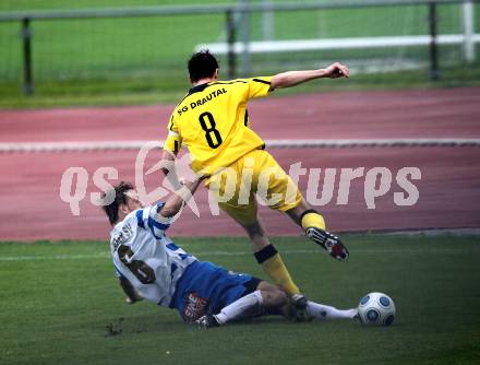 Fussball. KFV Cup. VSV gegen SG Drautal. Lassnig Martin (VSV), Sturm Bernhard (Drautal). Villach, 19.6.2010.
Foto: Kuess
---
pressefotos, pressefotografie, kuess, qs, qspictures, sport, bild, bilder, bilddatenbank