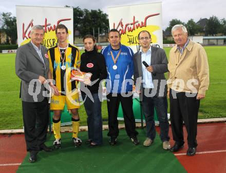 Fussball. KFV Cup. VSV gegen SG Drautal.  Werner Lippitz, Bernhard Sturm (Drautal), Bettina Rabitsch, Trainer Suvad Rovcanin (Drautal), Martin Figge (KFV), Thomas Partl. Villach, 19.6.2010.
Foto: Kuess
---
pressefotos, pressefotografie, kuess, qs, qspictures, sport, bild, bilder, bilddatenbank