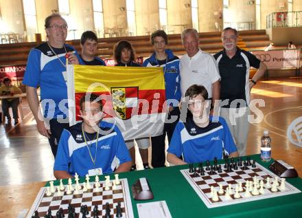 Alpe Adria Jugendspiele. Schach. Mannschaftsfoto Team Kaernten. Pordenone, am 22.6.2010.
Foto: Kuess
---
pressefotos, pressefotografie, kuess, qs, qspictures, sport, bild, bilder, bilddatenbank