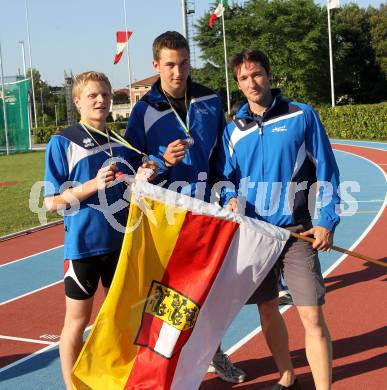 Alpe Adria Jugendspiele. Leichtathletik. Reinhold Hollauf, Kevin Grimschitz, Trainer Christian Jaeger. Pordenone, am 23.6.2010.
Foto: Kuess
---
pressefotos, pressefotografie, kuess, qs, qspictures, sport, bild, bilder, bilddatenbank