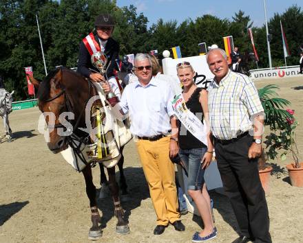 Reiten. Reit- und Springturnier. Grand Prix von Maria Woerth. Nina Fagerstroem (FIN) auf Talent, Miss Austria 2010, Buergermeister Adolf Stark. Maria Woerth, am 27.6.2010.
Foto: Kuess
---
pressefotos, pressefotografie, kuess, qs, qspictures, sport, bild, bilder, bilddatenbank