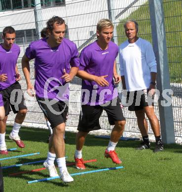 Fussball Regionalliga. Trainingsbeginn Austria Klagenfurt. Christian Prawda, Peter Pucker, Trainer Walter Schoppitsch. Klagenfurt, am 28.6.2010.
Foto: Kuess
---
pressefotos, pressefotografie, kuess, qs, qspictures, sport, bild, bilder, bilddatenbank