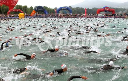 Kaernten Ironman Austria. Schwimmstart. Klagenfurt, am 4.7.2010.
Foto: Kuess

---
pressefotos, pressefotografie, kuess, qs, qspictures, sport, bild, bilder, bilddatenbank