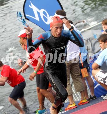 Kaernten Ironman Austria. Schwimmstart. Marino Vanhoenacker (BEL). Klagenfurt, am 4.7.2010.
Foto: Kuess

---
pressefotos, pressefotografie, kuess, qs, qspictures, sport, bild, bilder, bilddatenbank