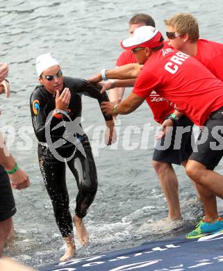 Kaernten Ironman Austria. Schwimmstart. Eva Dollinger (AUT). Klagenfurt, am 4.7.2010.
Foto: Kuess

---
pressefotos, pressefotografie, kuess, qs, qspictures, sport, bild, bilder, bilddatenbank