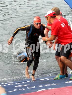 Kaernten Ironman Austria. Schwimmstart. Stephen Bayliss (GBR). Klagenfurt, am 4.7.2010.
Foto: Kuess

---
pressefotos, pressefotografie, kuess, qs, qspictures, sport, bild, bilder, bilddatenbank