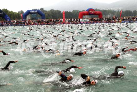 Kaernten Ironman Austria. Schwimmstart. Klagenfurt, am 4.7.2010.
Foto: Kuess

---
pressefotos, pressefotografie, kuess, qs, qspictures, sport, bild, bilder, bilddatenbank