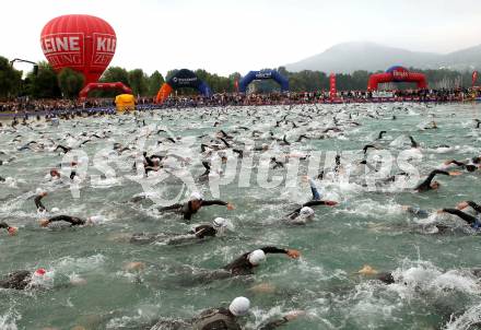 Kaernten Ironman Austria. Schwimmstart. Klagenfurt, am 4.7.2010.
Foto: Kuess

---
pressefotos, pressefotografie, kuess, qs, qspictures, sport, bild, bilder, bilddatenbank