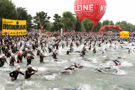 Kaernten Ironman Austria. Schwimmstart. Klagenfurt, am 4.7.2010.
Foto: Kuess

---
pressefotos, pressefotografie, kuess, qs, qspictures, sport, bild, bilder, bilddatenbank