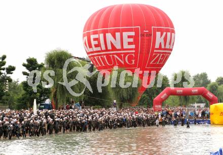 Kaernten Ironman Austria. Schwimmstart. Klagenfurt, am 4.7.2010.
Foto: Kuess

---
pressefotos, pressefotografie, kuess, qs, qspictures, sport, bild, bilder, bilddatenbank